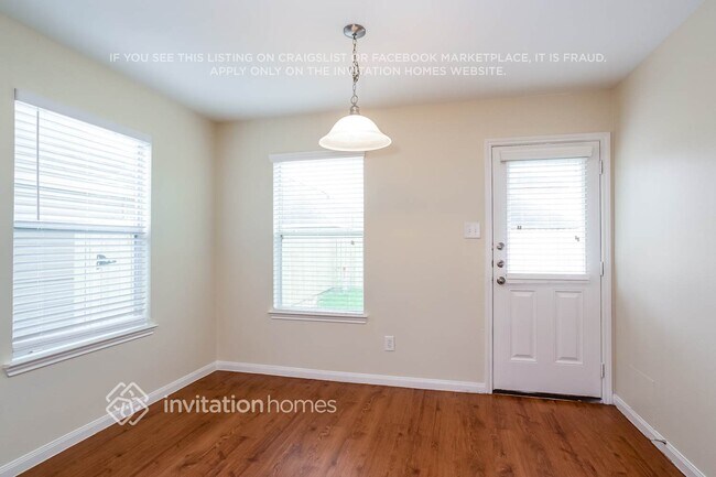 Foto del edificio - 18715 Dennington Dr