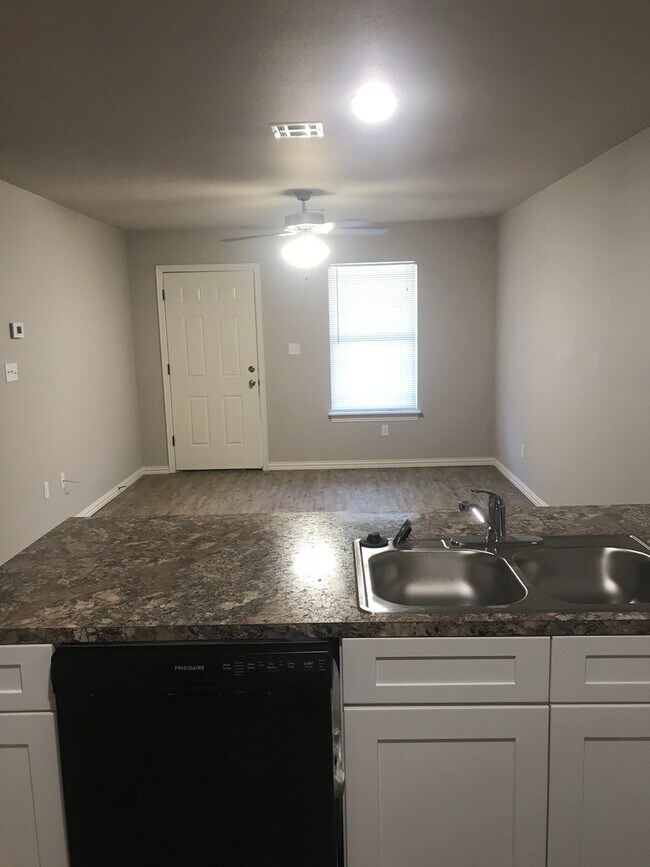 Foto del edificio - BH-OZIER TRIPLEX