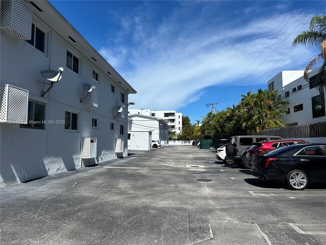 Foto del edificio - 100 Sunrise Dr