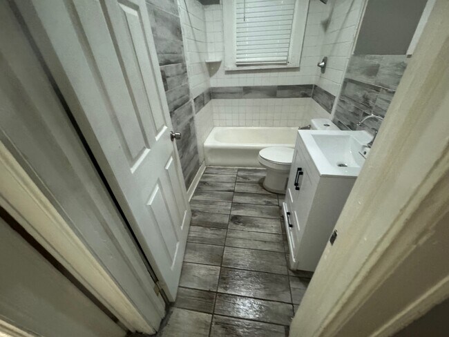 Baño - 456 Burton Ave