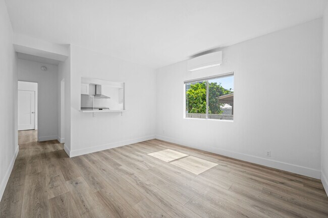 Building Photo - 2314 S Dunsmuir Ave