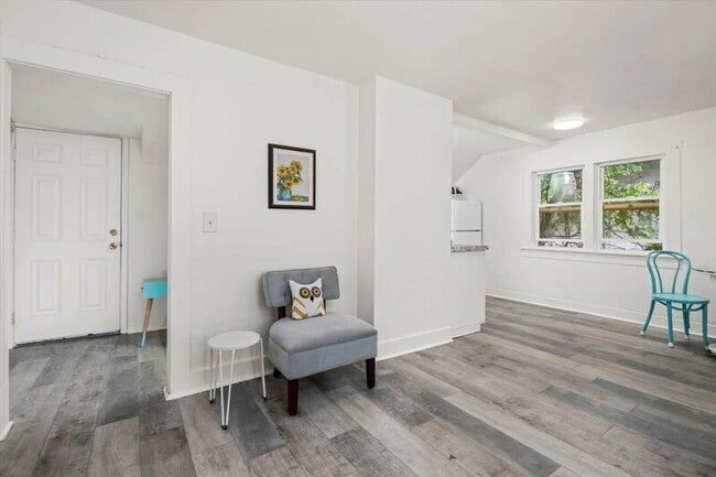 Photo - 561 1/2 Madison Street Apartment