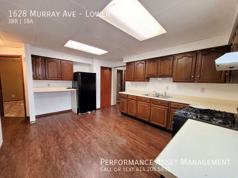 Foto principal - Spacious 3BR Lower Duplex on Murray St - A...