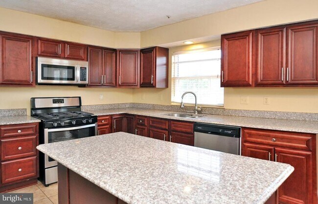 Foto del edificio - 7003 Sequoia Pl