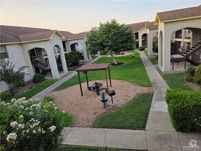 Building Photo - 2501 Hibiscus Ave