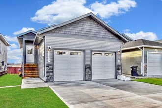 Building Photo - 9529 113 Ave