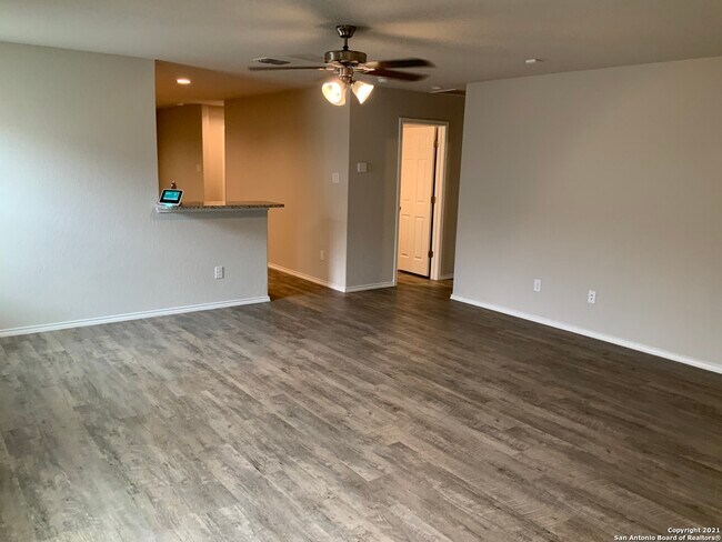 Foto del edificio - 5823 Machaela Trace