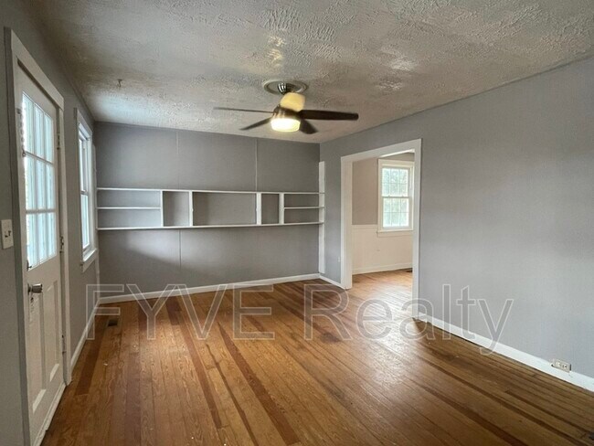 Building Photo - 1306 9th St