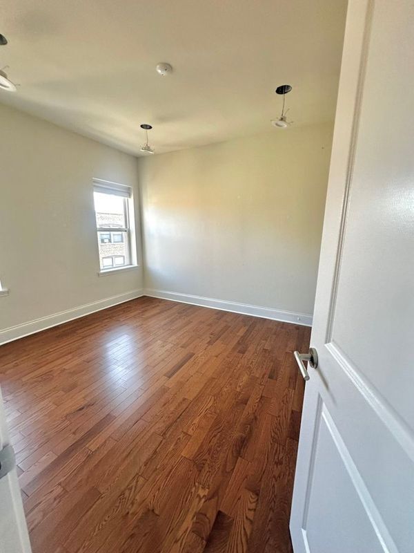 Foto del edificio - 1145 W Lunt Ave