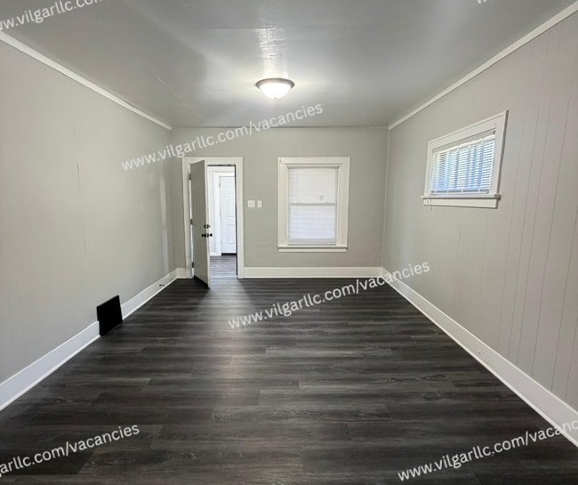 Building Photo - 3 - Bedrooms • 1-Bathroom