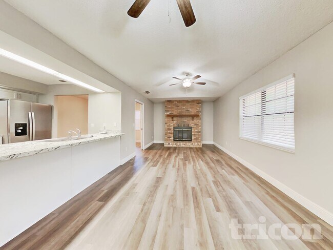 Foto del edificio - 1107 Lyric Dr