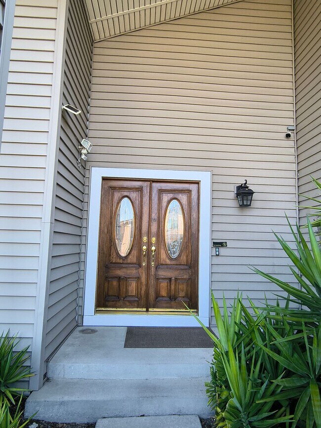 Foto del edificio - Beautiful and Spacious Two Story 4 Bed/3 Bath Home For Rent In Hercules!!!
