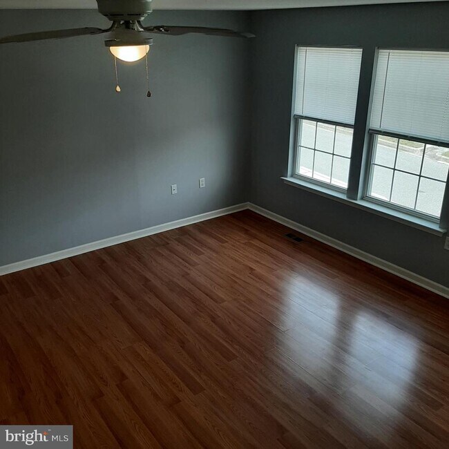 Foto del edificio - 28 Council Ct