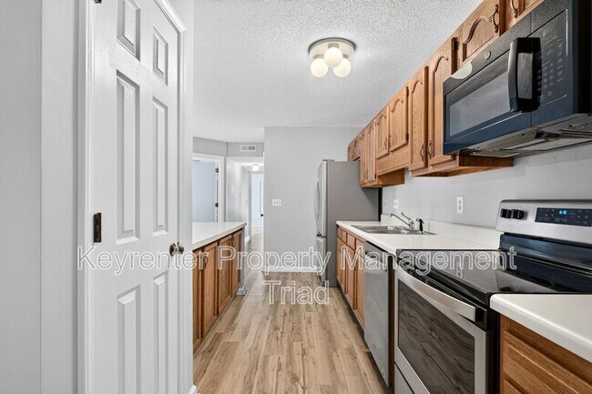 Foto del edificio - 3701-377D Cotswold Terrace