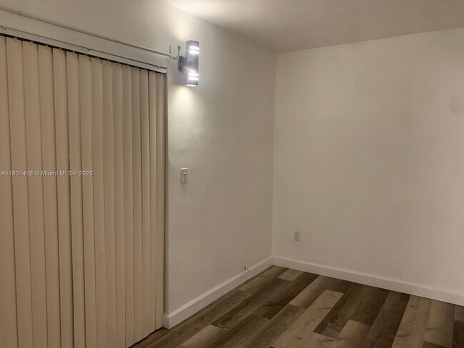 Foto del edificio - 7505 SW 82nd St