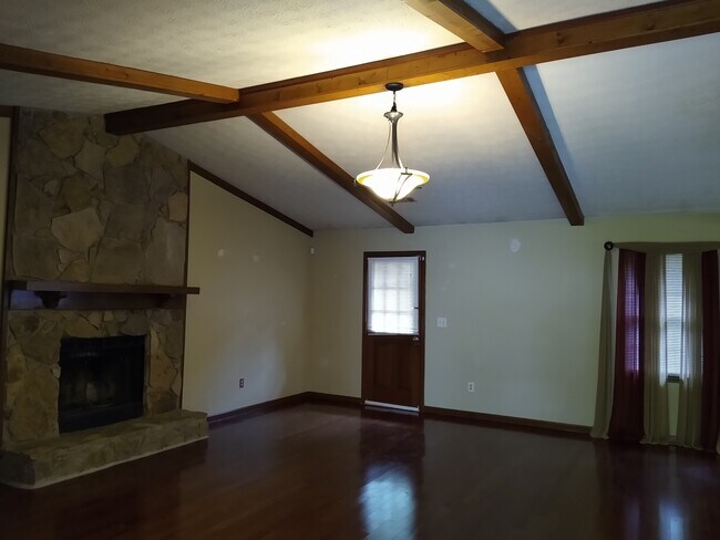 Foto del edificio - 1024 Camp Creek Dr SW