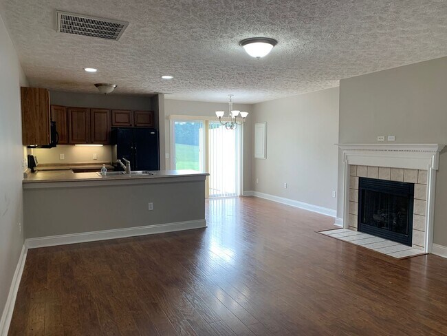 Foto del edificio - 3 Bedroom, 2.5 Bath Townhouse with 1 Car G...