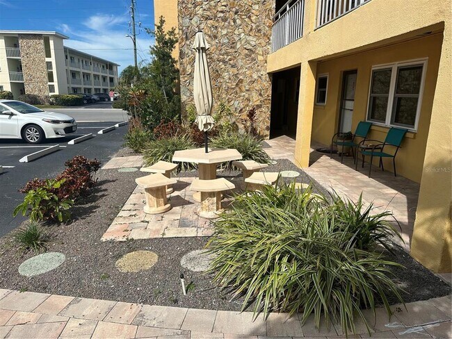 Foto del edificio - 6651 Sunset Way