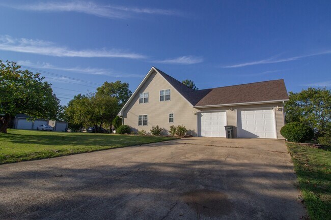 Building Photo - 101 Rental St