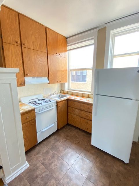 Foto del edificio - 833 W Cornelia Ave