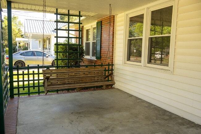 Building Photo - This one won't last long!