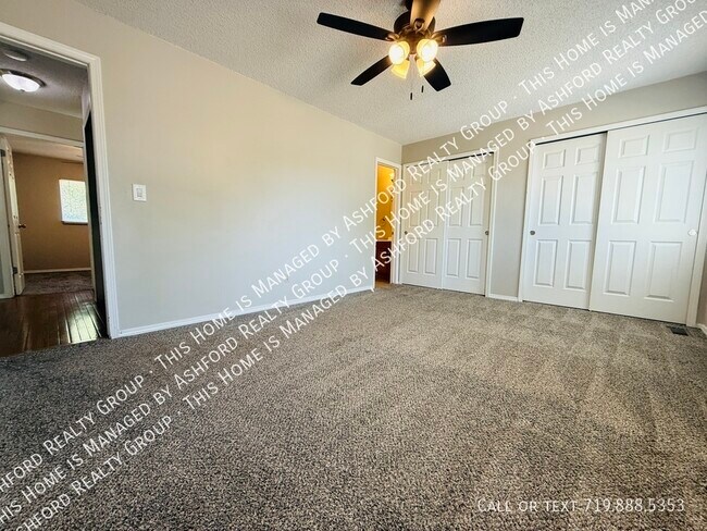 Foto del edificio - 537 Blossom Field Rd