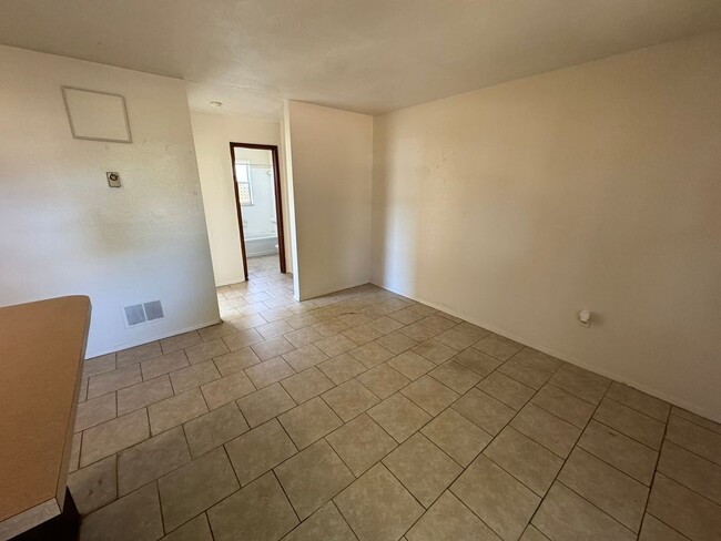 Building Photo - Nicely Updated 1BR/1BA Duplex