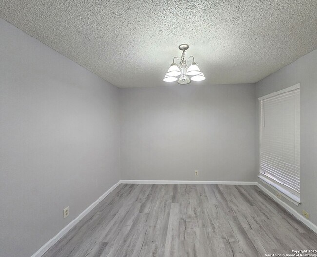 Foto del edificio - 5507 Roanwood