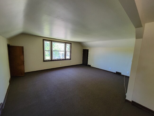 Building Photo - 1303 Linwood Ave