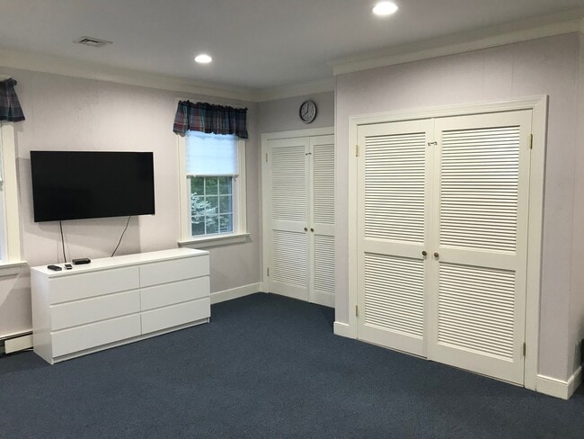 Building Photo - Renovated Colonial in Bon Air
