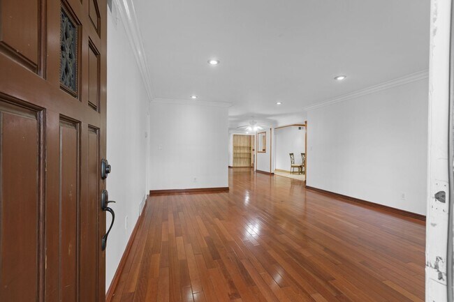 Foto del edificio - Large 4 Bedroom Family Home with Pool in N...