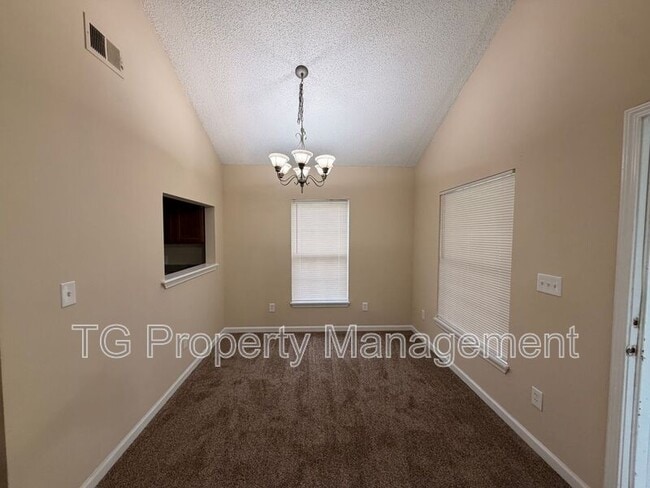 Building Photo - 747 Broxton St