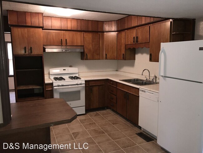 Building Photo - 3 br, 1 bath House - 808 SW 68th Street