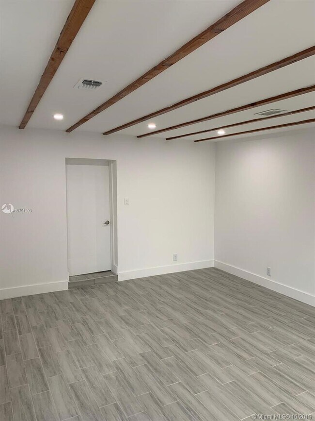 Building Photo - 1143 SW 12th Ct