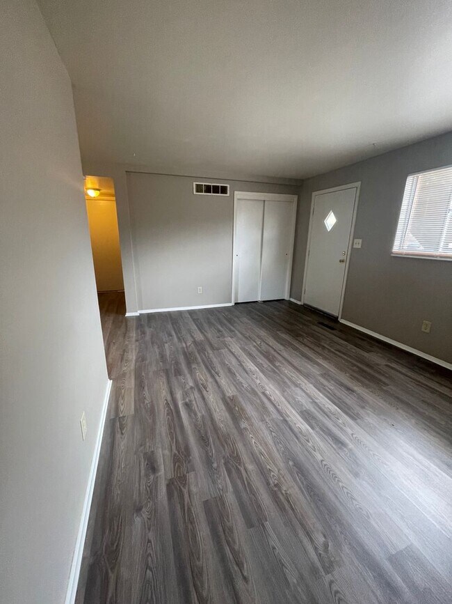 Building Photo - 2421 Crabtree Drive