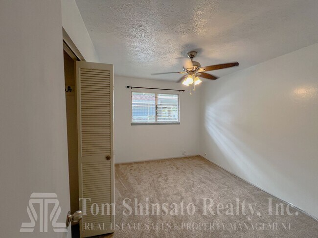Building Photo - 3 Bedroom House in Enchanted Lakes, Kailua...
