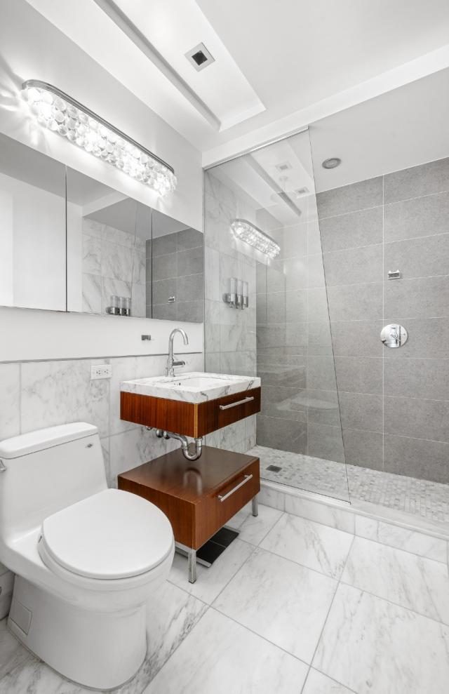 Building Photo - 1 bedroom in LONG ISLAND CITY NY 11101