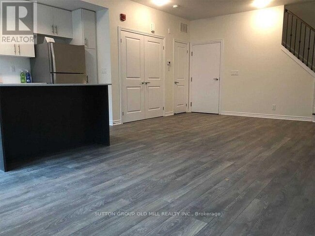 Photo du bâtiment - 100 Long Branch Ave