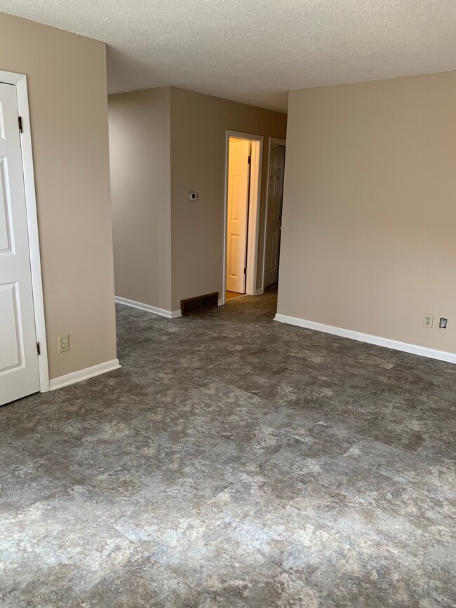 Building Photo - 20 N Chalfant Rd