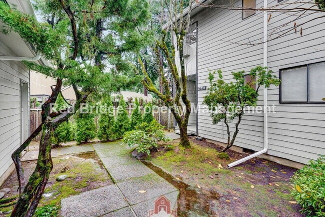 Building Photo - 17036 NE Oregon St