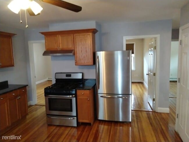 Building Photo - 70 America St