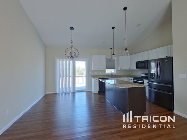 Building Photo - 1341 Meadow Ln