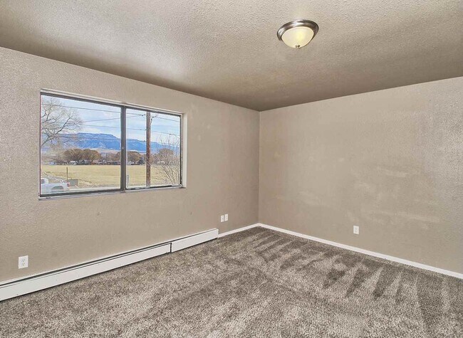 Building Photo - 3299 Lombardy Ln