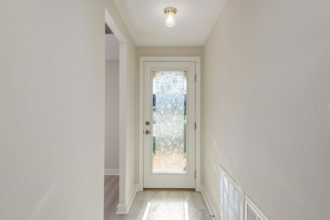 Building Photo - 4229 Stratford Dr