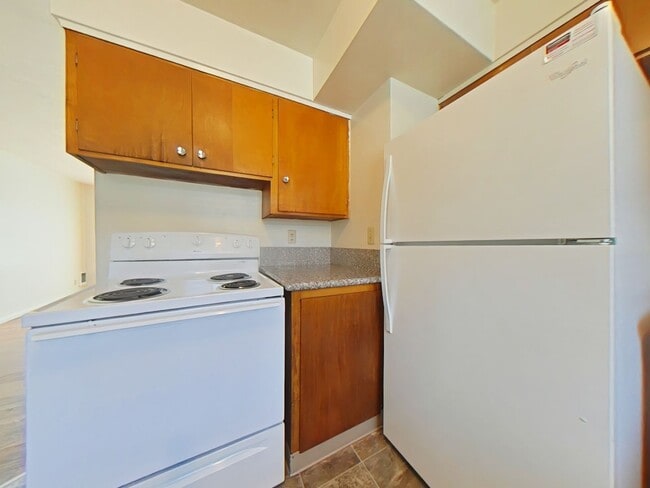 Building Photo - 2 Bedroom Duplex ~ Close to Campus