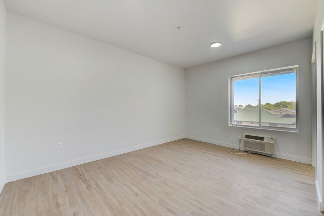 Building Photo - One Month Free Rent!