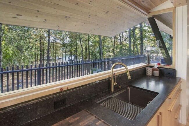 Foto del edificio - 8885 Bay Dr