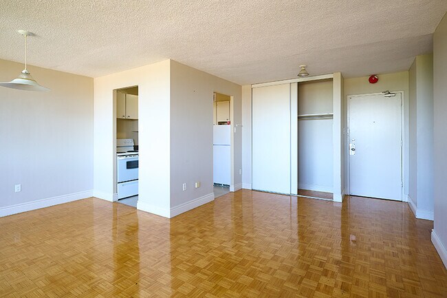 Photo du bâtiment - Elmpark Manor Apartments 1