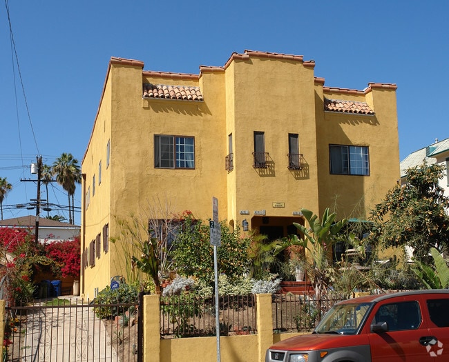 Foto del edificio - 801 N Alexandria Ave