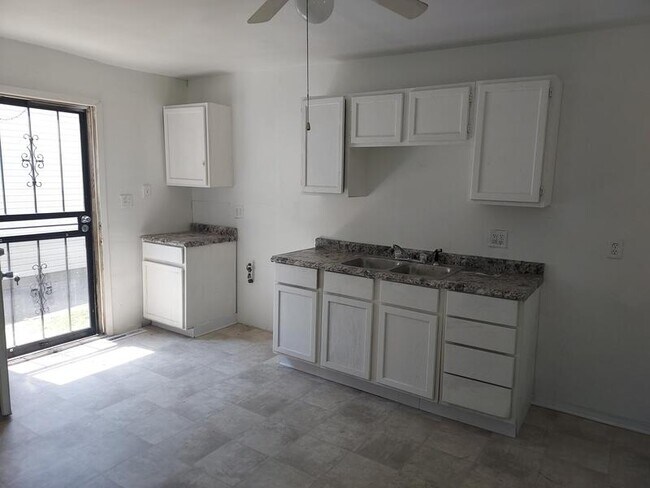 Foto del edificio - 974 Hovey St